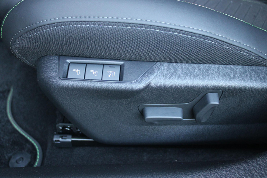 Peugeot 208 1.2 Hybrid 145PK AUTOMAAT GT PACK | ELEKTRISCH BEDIENBARE BESTUURDERSSTOEL MET MASSAGE FUNCTIE | ALCANTARA BEKLEDING | STOEL VERWARMING | ADAPTIVE CRUISE CONTROL | DAB+ RADIO | APPLE CARPLAY/ANDROID AUTO | FULL LED KOPLAMPEN | KEYLESS ENTRY/START | 17" LICHTMETALEN VELGEN | CLIMATE CONTROL | PARKEERSENSOREN VOOR + ACHTER | CAMERA VOOR + ACHTER | DODEHOEK DETECTIE |