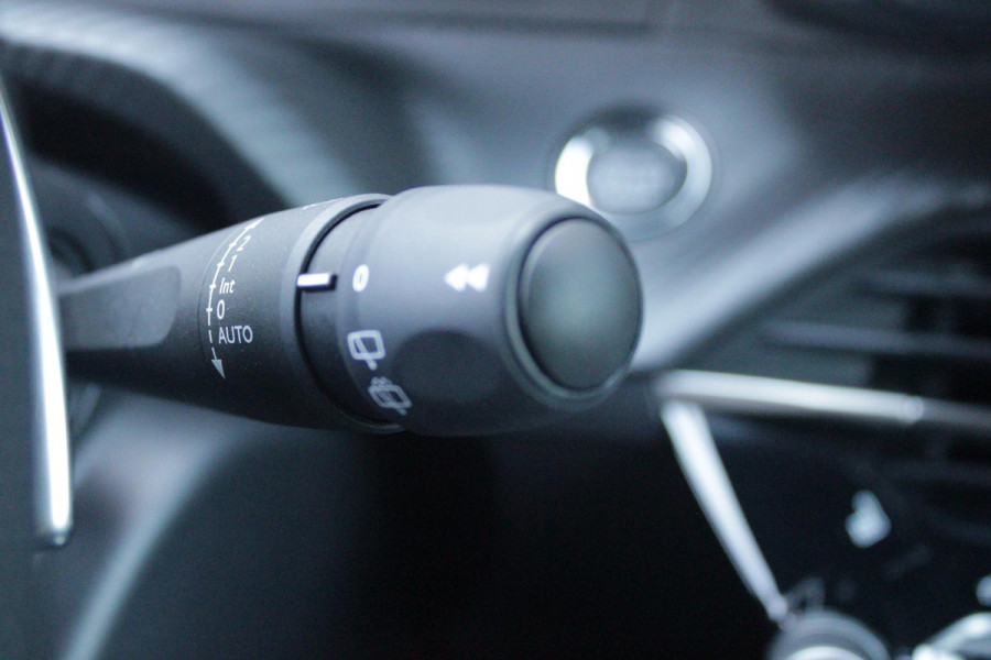 Peugeot 208 1.2 Hybrid 145PK AUTOMAAT GT PACK | ELEKTRISCH BEDIENBARE BESTUURDERSSTOEL MET MASSAGE FUNCTIE | ALCANTARA BEKLEDING | STOEL VERWARMING | ADAPTIVE CRUISE CONTROL | DAB+ RADIO | APPLE CARPLAY/ANDROID AUTO | FULL LED KOPLAMPEN | KEYLESS ENTRY/START | 17" LICHTMETALEN VELGEN | CLIMATE CONTROL | PARKEERSENSOREN VOOR + ACHTER | CAMERA VOOR + ACHTER | DODEHOEK DETECTIE |