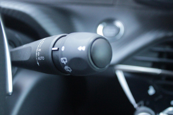 Peugeot 208 1.2 Hybrid 145PK AUTOMAAT GT PACK | ELEKTRISCH BEDIENBARE BESTUURDERSSTOEL MET MASSAGE FUNCTIE | ALCANTARA BEKLEDING | STOEL VERWARMING | ADAPTIVE CRUISE CONTROL | DAB+ RADIO | APPLE CARPLAY/ANDROID AUTO | FULL LED KOPLAMPEN | KEYLESS ENTRY/START | 17" LICHTMETALEN VELGEN | CLIMATE CONTROL | PARKEERSENSOREN VOOR + ACHTER | CAMERA VOOR + ACHTER | DODEHOEK DETECTIE |