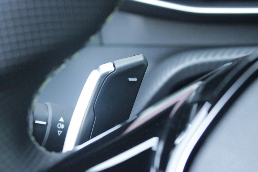 Peugeot 208 1.2 Hybrid 145PK AUTOMAAT GT PACK | ELEKTRISCH BEDIENBARE BESTUURDERSSTOEL MET MASSAGE FUNCTIE | ALCANTARA BEKLEDING | STOEL VERWARMING | ADAPTIVE CRUISE CONTROL | DAB+ RADIO | APPLE CARPLAY/ANDROID AUTO | FULL LED KOPLAMPEN | KEYLESS ENTRY/START | 17" LICHTMETALEN VELGEN | CLIMATE CONTROL | PARKEERSENSOREN VOOR + ACHTER | CAMERA VOOR + ACHTER | DODEHOEK DETECTIE |
