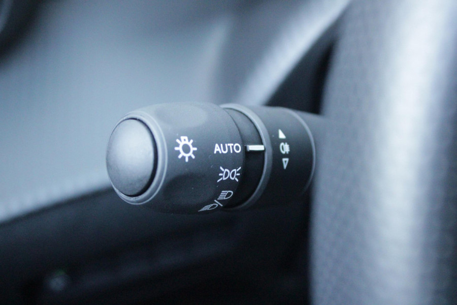 Peugeot 208 1.2 Hybrid 145PK AUTOMAAT GT PACK | ELEKTRISCH BEDIENBARE BESTUURDERSSTOEL MET MASSAGE FUNCTIE | ALCANTARA BEKLEDING | STOEL VERWARMING | ADAPTIVE CRUISE CONTROL | DAB+ RADIO | APPLE CARPLAY/ANDROID AUTO | FULL LED KOPLAMPEN | KEYLESS ENTRY/START | 17" LICHTMETALEN VELGEN | CLIMATE CONTROL | PARKEERSENSOREN VOOR + ACHTER | CAMERA VOOR + ACHTER | DODEHOEK DETECTIE |
