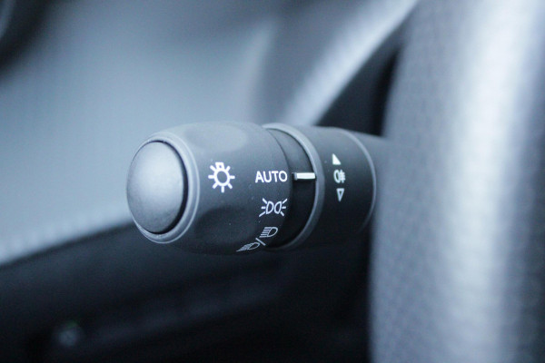 Peugeot 208 1.2 Hybrid 145PK AUTOMAAT GT PACK | ELEKTRISCH BEDIENBARE BESTUURDERSSTOEL MET MASSAGE FUNCTIE | ALCANTARA BEKLEDING | STOEL VERWARMING | ADAPTIVE CRUISE CONTROL | DAB+ RADIO | APPLE CARPLAY/ANDROID AUTO | FULL LED KOPLAMPEN | KEYLESS ENTRY/START | 17" LICHTMETALEN VELGEN | CLIMATE CONTROL | PARKEERSENSOREN VOOR + ACHTER | CAMERA VOOR + ACHTER | DODEHOEK DETECTIE |
