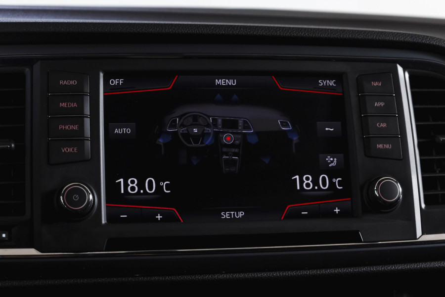Seat Ateca 1.0 EcoTSI 115 PK Style Business Intense | Elek. Trekhaak | Dig. Cockpit | Adapt. Cruise | PDC | Camera | NAV + App. Connect | ECC | Elek. Klep | LM 17" |