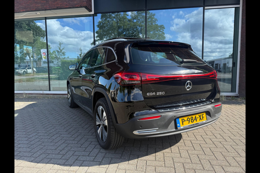 Mercedes-Benz EQA 250 Business Solution Luxury 67 kWh - Automaat - Pano/Schuifdak - Navi - Org.NL