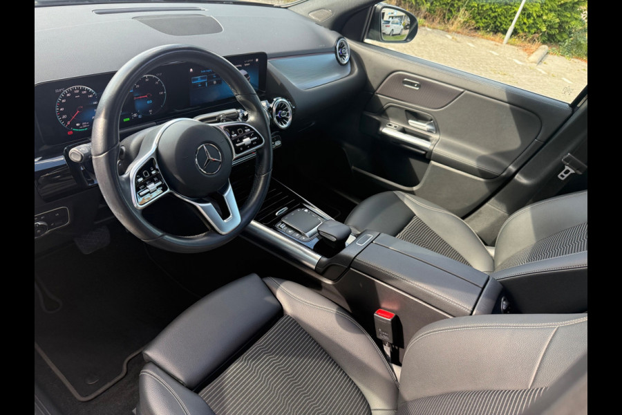 Mercedes-Benz EQA 250 Business Solution Luxury 67 kWh - Automaat - Pano/Schuifdak - Navi - Org.NL