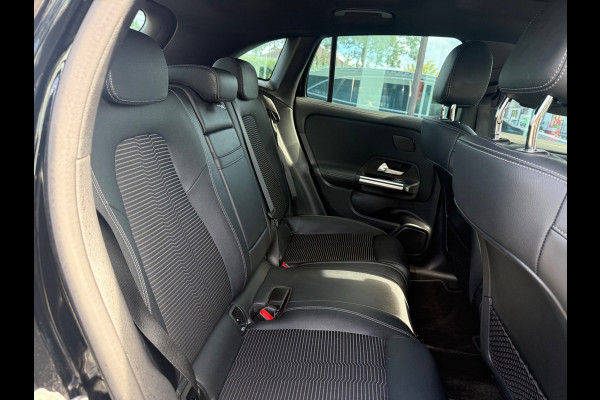 Mercedes-Benz EQA 250 Business Solution Luxury 67 kWh - Automaat - Pano/Schuifdak - Navi - Org.NL