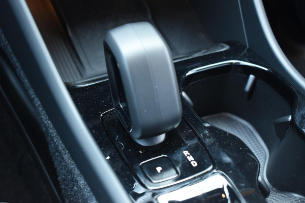 Volvo XC40 B3 177PK Automaat Plus Black Edition / Adaptive Cruise control / 360 Camera / Extra getint glas / 20'' velgen / Harman Kardon / Elektrisch verstelbare stoelen met geheugen / Stoel- en stuurverwarming