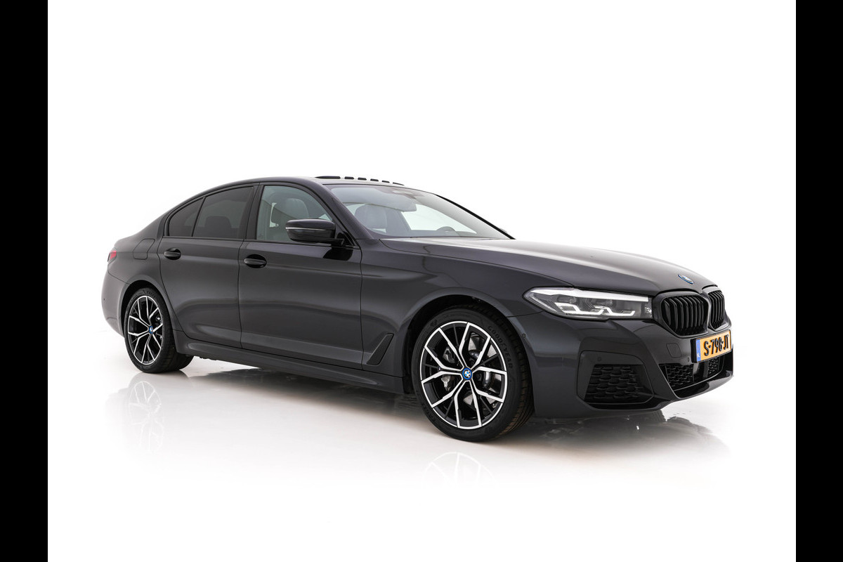 BMW 5 Serie 530e M-Sportpack Business Edition Plus (Plug-in) {SoH-86%} (INCL-BTW) *PANO | LEATHER | FULL-LED | MEMORY-PACK | HARMAN/KARDON | BLINDSPOT | DIGI-COCKPIT | CAMERA | NAVI-FULLMAP | PRIVACY-GLASS | SHIFTPADDLES | ECC | PDC | HEAD-UP | 19''ALU*