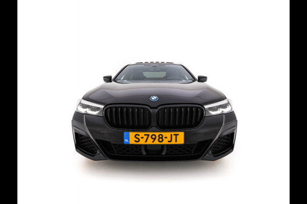 BMW 5 Serie 530e M-Sportpack Business Edition Plus (Plug-in) {SoH-86%} (INCL-BTW) *PANO | LEATHER | FULL-LED | MEMORY-PACK | HARMAN/KARDON | BLINDSPOT | DIGI-COCKPIT | CAMERA | NAVI-FULLMAP | PRIVACY-GLASS | SHIFTPADDLES | ECC | PDC | HEAD-UP | 19''ALU*