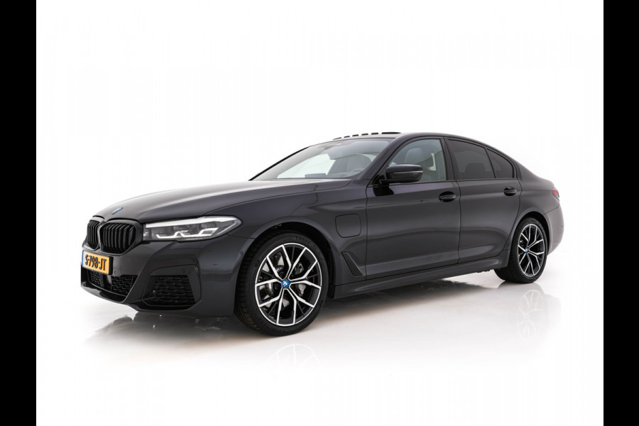 BMW 5 Serie 530e M-Sportpack Business Edition Plus (Plug-in) {SoH-86%} (INCL-BTW) *PANO | LEATHER | FULL-LED | MEMORY-PACK | HARMAN/KARDON | BLINDSPOT | DIGI-COCKPIT | CAMERA | NAVI-FULLMAP | PRIVACY-GLASS | SHIFTPADDLES | ECC | PDC | HEAD-UP | 19''ALU*
