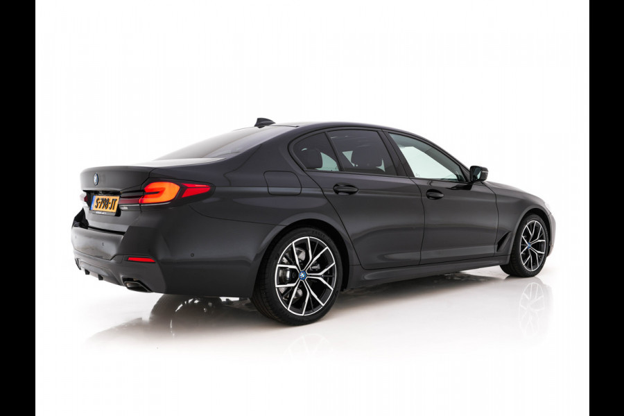 BMW 5 Serie 530e M-Sportpack Business Edition Plus (Plug-in) {SoH-86%} (INCL-BTW) *PANO | LEATHER | FULL-LED | MEMORY-PACK | HARMAN/KARDON | BLINDSPOT | DIGI-COCKPIT | CAMERA | NAVI-FULLMAP | PRIVACY-GLASS | SHIFTPADDLES | ECC | PDC | HEAD-UP | 19''ALU*