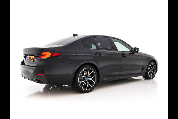 BMW 5 Serie 530e M-Sportpack Business Edition Plus (Plug-in) {SoH-86%} (INCL-BTW) *PANO | LEATHER | FULL-LED | MEMORY-PACK | HARMAN/KARDON | BLINDSPOT | DIGI-COCKPIT | CAMERA | NAVI-FULLMAP | PRIVACY-GLASS | SHIFTPADDLES | ECC | PDC | HEAD-UP | 19''ALU*