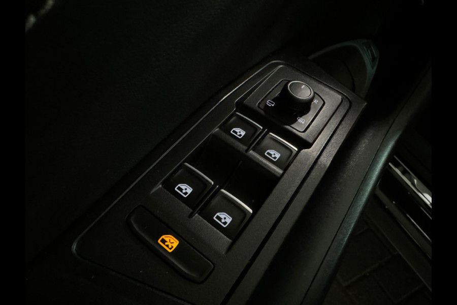 Volkswagen T-Roc 1.5 TSI R-Line Business Pano|ACC|Lane Assist|Dodehoek|Stoelverwarming|Camera|