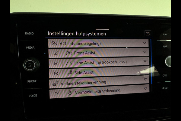 Volkswagen T-Roc 1.5 TSI R-Line Business Pano|ACC|Lane Assist|Dodehoek|Stoelverwarming|Camera|