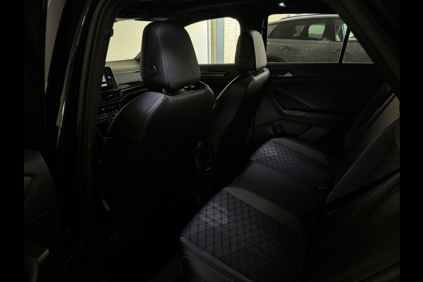 Volkswagen T-Roc 1.5 TSI R-Line Business Pano|ACC|Lane Assist|Dodehoek|Stoelverwarming|Camera|