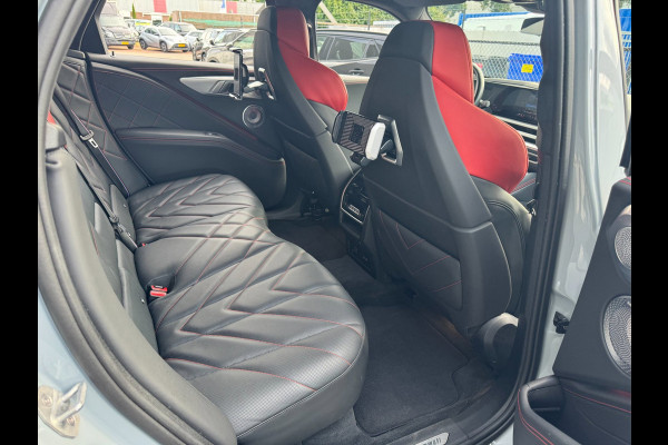 BMW XM PHEV Label Red 30 kWh 748pk