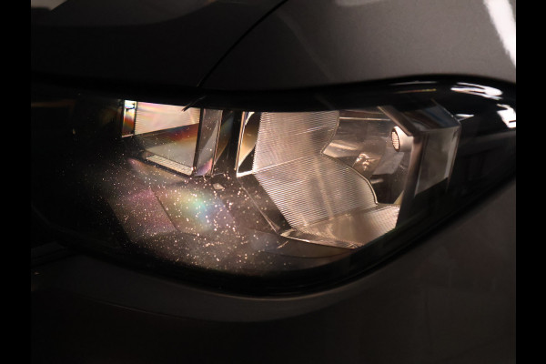 Volkswagen T-Cross 1.0 TSI Life [ADAPTIVE CRUISE, APPLE CARPLAY, ANDROID, PDC V+A, RIJSTROOKASSISTENT, DAB, BLUETOOTH, AIRCO, LICHT- EN ZICHTPAKKET, DAKRAILS, LED DAGRIJVERLICHTING, LICHTMETALEN VELGEN 16", NIEUWSTAAT]