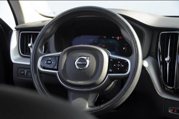 Volvo XC60 T8 390PK Automaat AWD Ultra Bright / Adaptive cruise control / Head-up display / Trekhaak / 360 Camera / Harman Kardon / Panoramadak / Elektrisch bedienbare voorstoelen / Memory seats / Verwarmbare stoelen / Keyless entry /