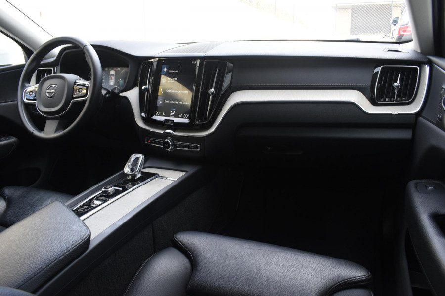 Volvo XC60 T8 390PK Automaat Plug-in hybrid AWD Inscription / Head-up display / Elektrisch glazen panoramisch schuifdak / Achteruitrijcamera / Elektrisch bedienbare voorstoelen met geheugen / Verwarmbare stoelen / Keyless entry / Elektrische achterklep