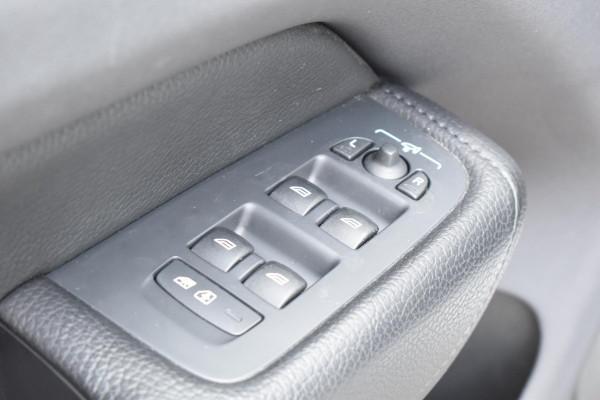 Volvo XC60 T8 390PK Automaat Plug-in hybrid AWD Inscription / Head-up display / Elektrisch glazen panoramisch schuifdak / Achteruitrijcamera / Elektrisch bedienbare voorstoelen met geheugen / Verwarmbare stoelen / Keyless entry / Elektrische achterklep