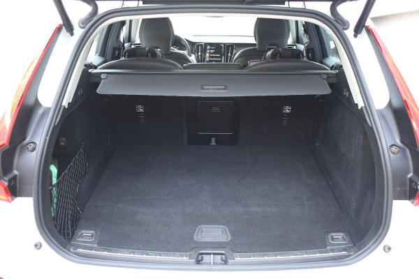 Volvo XC60 T8 390PK Automaat Plug-in hybrid AWD Inscription / Head-up display / Elektrisch glazen panoramisch schuifdak / Achteruitrijcamera / Elektrisch bedienbare voorstoelen met geheugen / Verwarmbare stoelen / Keyless entry / Elektrische achterklep
