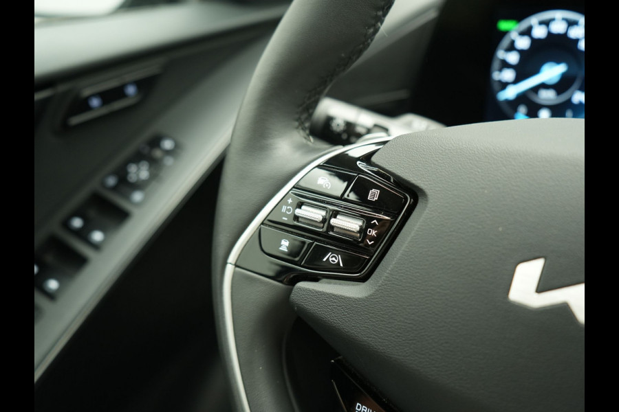 Kia Niro 1.6 GDi Hybrid ExecutiveLine 149pk | Trekhaak | Panodak | Adaptive Cruise | Head Up | Camera | Lederen Sportstoelen Memory & Ventilatie | Keyless | Apple Carplay | Stoel & Stuurverwarming | Virtual | Navigatie | DAB | 18"L.M |
