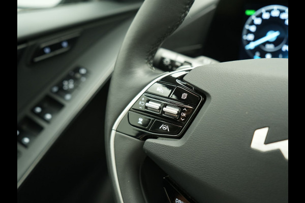 Kia Niro 1.6 GDi Hybrid ExecutiveLine 149pk | Trekhaak | Panodak | Adaptive Cruise | Head Up | Camera | Lederen Sportstoelen Memory & Ventilatie | Keyless | Apple Carplay | Stoel & Stuurverwarming | Virtual | Navigatie | DAB | 18"L.M |