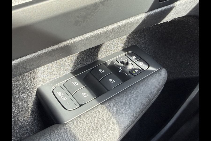 Volvo XC40 1.5 T4 Plug-in hybrid Plus Dark | Pano | Trekhaak | Pilot Assist | 360* Camera | 19 inch