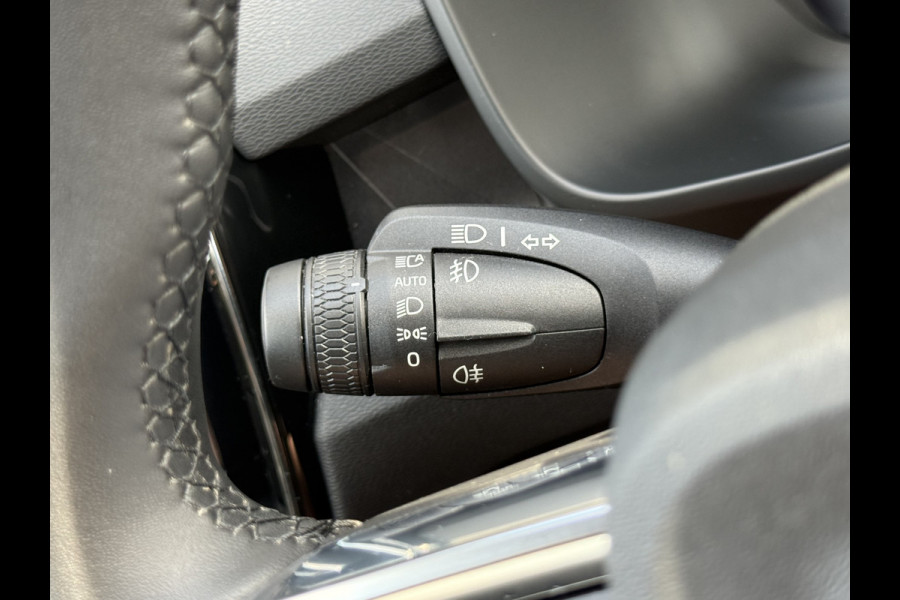 Volvo XC40 1.5 T4 Plug-in hybrid Plus Dark | Pano | Trekhaak | Pilot Assist | 360* Camera | 19 inch
