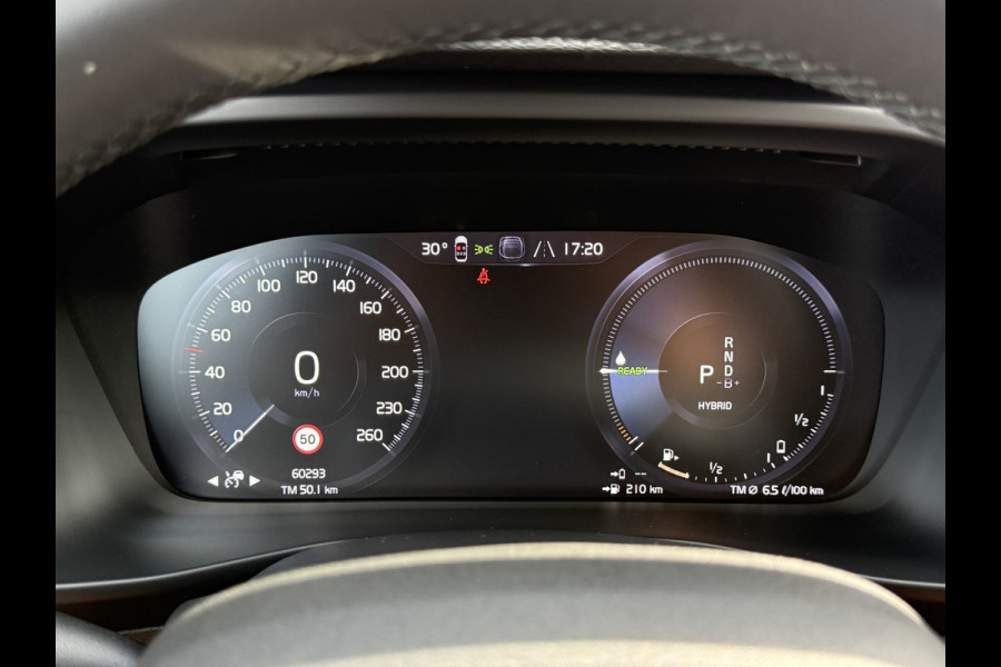 Volvo XC40 1.5 T4 Plug-in hybrid Plus Dark | Pano | Trekhaak | Pilot Assist | 360* Camera | 19 inch