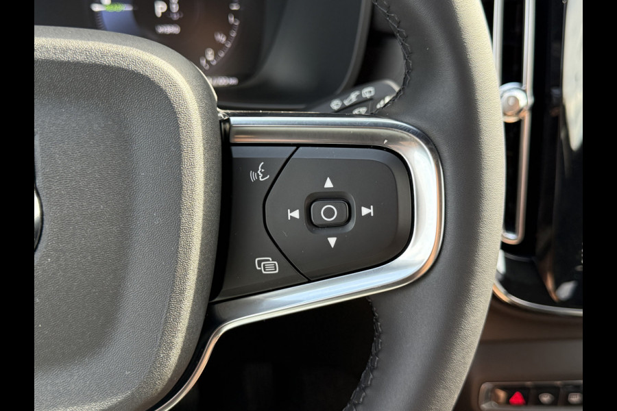Volvo XC40 1.5 T4 Plug-in hybrid Plus Dark | Pano | Trekhaak | Pilot Assist | 360* Camera | 19 inch