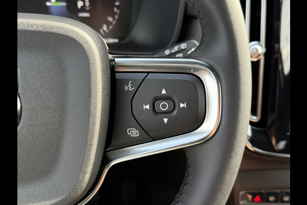 Volvo XC40 1.5 T4 Plug-in hybrid Plus Dark | Pano | Trekhaak | Pilot Assist | 360* Camera | 19 inch