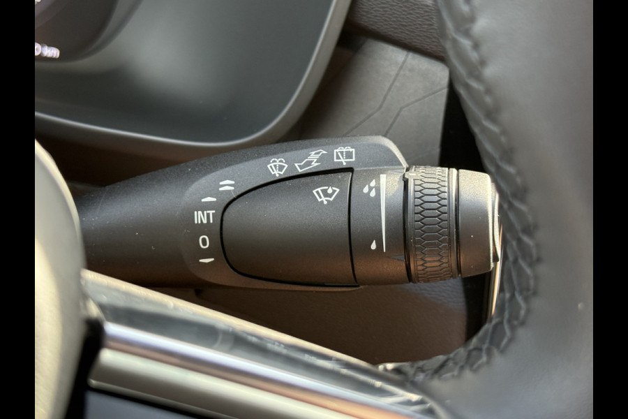 Volvo XC40 1.5 T4 Plug-in hybrid Plus Dark | Pano | Trekhaak | Pilot Assist | 360* Camera | 19 inch