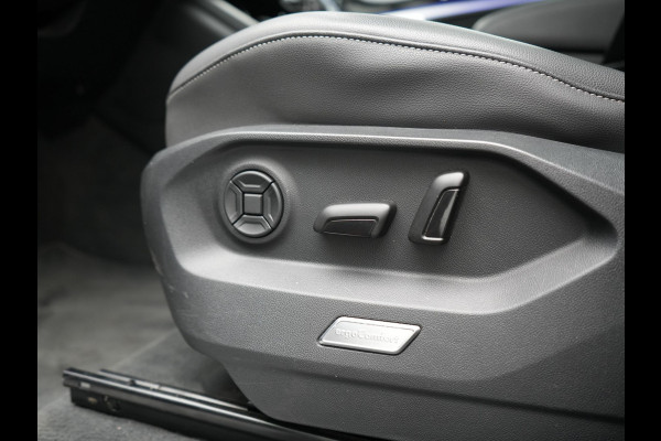 Volkswagen Touareg 3.0 TSi eHybrid 4MOTION PHEV 381pk Dealer O.H | Luchtvering | Trekhaak Af Fabriek | Panodak | Adaptive Cruise | Matrix LED | Lederen Sportstoelen Memory & Verwarmd | Keyless | Apple Carplay | Virtual | Navigatie | DAB | 21"L.M | Plug In Hybrid |
