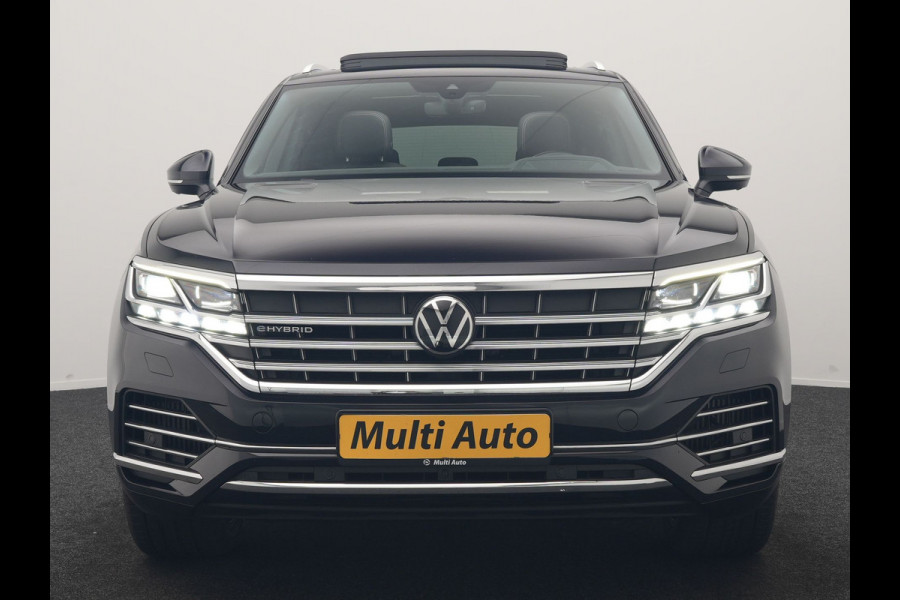 Volkswagen Touareg 3.0 TSi eHybrid 4MOTION PHEV 381pk Dealer O.H | Luchtvering | Trekhaak Af Fabriek | Panodak | Adaptive Cruise | Matrix LED | Lederen Sportstoelen Memory & Verwarmd | Keyless | Apple Carplay | Virtual | Navigatie | DAB | 21"L.M | Plug In Hybrid |