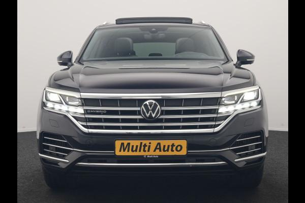 Volkswagen Touareg 3.0 TSi eHybrid 4MOTION PHEV 381pk Dealer O.H | Luchtvering | Trekhaak Af Fabriek | Panodak | Adaptive Cruise | Matrix LED | Lederen Sportstoelen Memory & Verwarmd | Keyless | Apple Carplay | Virtual | Navigatie | DAB | 21"L.M | Plug In Hybrid |