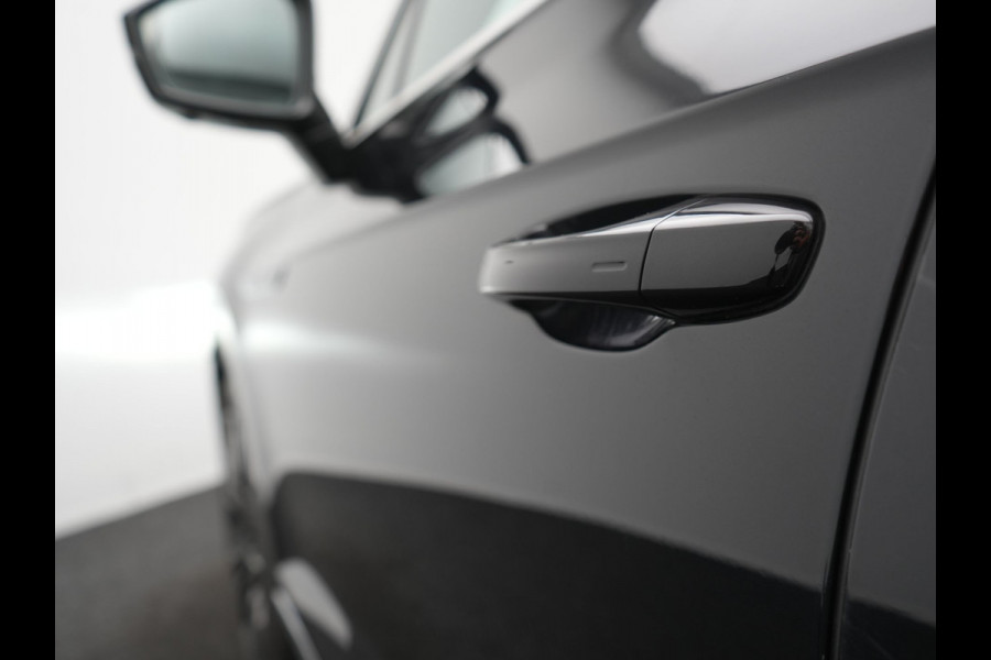Volkswagen Touareg 3.0 TSi eHybrid 4MOTION PHEV 381pk Dealer O.H | Luchtvering | Trekhaak Af Fabriek | Panodak | Adaptive Cruise | Matrix LED | Lederen Sportstoelen Memory & Verwarmd | Keyless | Apple Carplay | Virtual | Navigatie | DAB | 21"L.M | Plug In Hybrid |