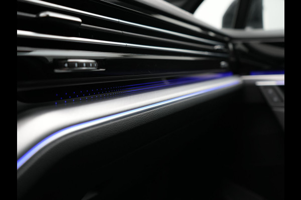 Volkswagen Touareg 3.0 TSi eHybrid 4MOTION PHEV 381pk Dealer O.H | Luchtvering | Trekhaak Af Fabriek | Panodak | Adaptive Cruise | Matrix LED | Lederen Sportstoelen Memory & Verwarmd | Keyless | Apple Carplay | Virtual | Navigatie | DAB | 21"L.M | Plug In Hybrid |