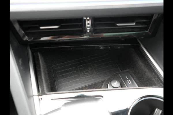 Volkswagen Touareg 3.0 TSi eHybrid 4MOTION PHEV 381pk Dealer O.H | Luchtvering | Trekhaak Af Fabriek | Panodak | Adaptive Cruise | Matrix LED | Lederen Sportstoelen Memory & Verwarmd | Keyless | Apple Carplay | Virtual | Navigatie | DAB | 21"L.M | Plug In Hybrid |