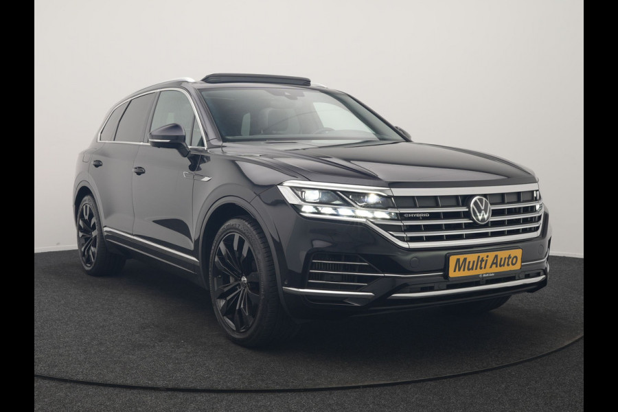 Volkswagen Touareg 3.0 TSi eHybrid 4MOTION PHEV 381pk Dealer O.H | Luchtvering | Trekhaak Af Fabriek | Panodak | Adaptive Cruise | Matrix LED | Lederen Sportstoelen Memory & Verwarmd | Keyless | Apple Carplay | Virtual | Navigatie | DAB | 21"L.M | Plug In Hybrid |
