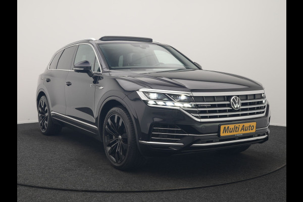Volkswagen Touareg 3.0 TSi eHybrid 4MOTION PHEV 381pk Dealer O.H | Luchtvering | Trekhaak Af Fabriek | Panodak | Adaptive Cruise | Matrix LED | Lederen Sportstoelen Memory & Verwarmd | Keyless | Apple Carplay | Virtual | Navigatie | DAB | 21"L.M | Plug In Hybrid |