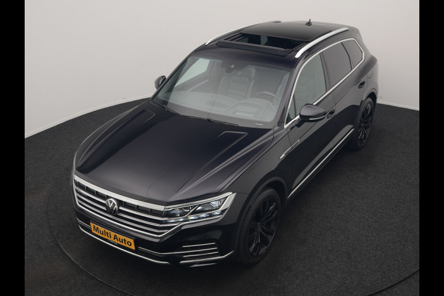 Volkswagen Touareg 3.0 TSi eHybrid 4MOTION PHEV 381pk Dealer O.H | Luchtvering | Trekhaak Af Fabriek | Panodak | Adaptive Cruise | Matrix LED | Lederen Sportstoelen Memory & Verwarmd | Keyless | Apple Carplay | Virtual | Navigatie | DAB | 21"L.M | Plug In Hybrid |