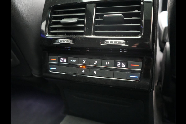 Volkswagen Touareg 3.0 TSi eHybrid 4MOTION PHEV 381pk Dealer O.H | Luchtvering | Trekhaak Af Fabriek | Panodak | Adaptive Cruise | Matrix LED | Lederen Sportstoelen Memory & Verwarmd | Keyless | Apple Carplay | Virtual | Navigatie | DAB | 21"L.M | Plug In Hybrid |