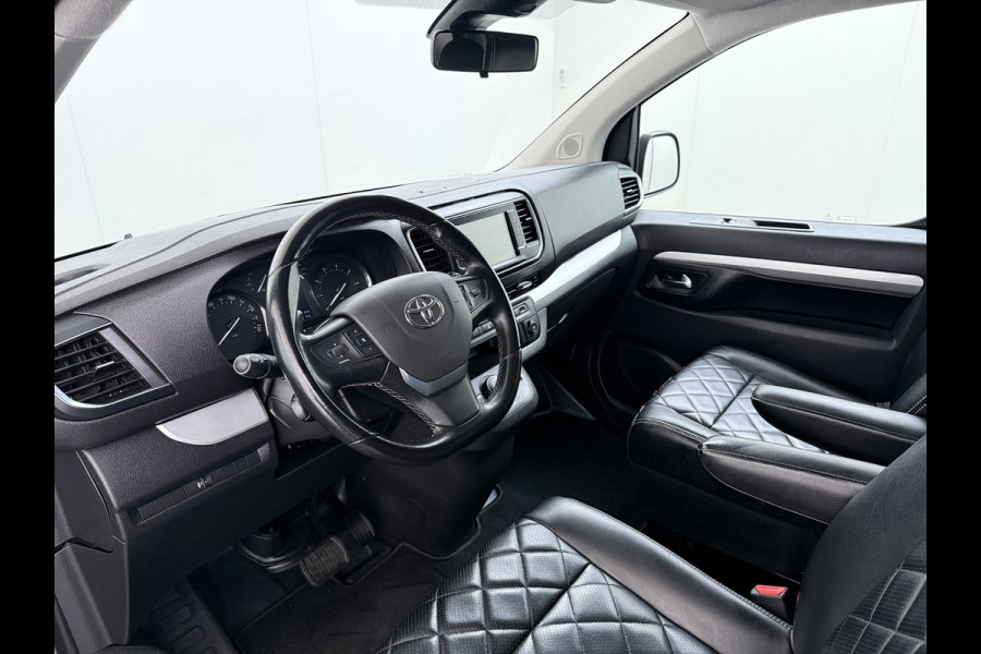 Toyota ProAce Worker L3 2.0D-4D 177PK Automaat Leder Dubbele Cabine 5-Persoons Stoelverwarming Trekhaak Camera 3D-Navi Ecc Apple Carplay Android Auto Sidebar Lmv 17" Privacy Glas Betonplex Vloer Wandbetimmering 1e Eigenaar 2.500KG Trekgewicht 400NM