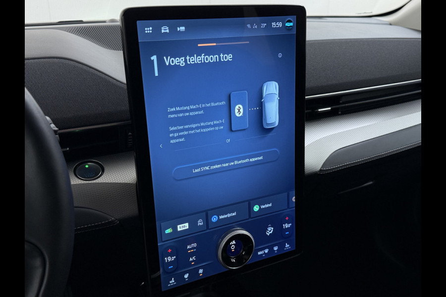 Ford Mustang Mach-E Extended RWD 98kWh SOH 94% Trekhaak Adap.Cruise B&O-Audio Leder 360°Camera Stoel+Stuurverwarming Navi Ecc Apple Carplay A Lmv 18" Privacy Glas Pdc Voorruitverwarming DAB Elek.Achterklep Keyless Dodehoekwaarschuwing 1e Eigenaar 750KG Trekgewicht Origineel Nederlandse Auto