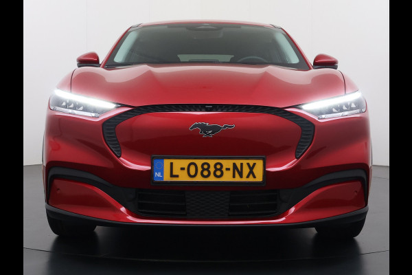 Ford Mustang Mach-E Extended RWD 98kWh SOH 94% Trekhaak Adap.Cruise B&O-Audio Leder 360°Camera Stoel+Stuurverwarming Navi Ecc Apple Carplay A Lmv 18" Privacy Glas Pdc Voorruitverwarming DAB Elek.Achterklep Keyless Dodehoekwaarschuwing 1e Eigenaar 750KG Trekgewicht Origineel Nederlandse Auto