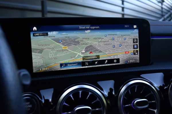 Mercedes-Benz CLA-Klasse 200 AMG Line | Panorama | Sfeerverlichting |  Widescreen Cockpit | Stoelverwarming |