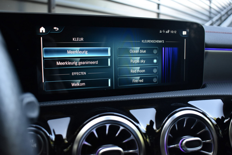 Mercedes-Benz CLA-Klasse 200 AMG Line | Panorama | Sfeerverlichting |  Widescreen Cockpit | Stoelverwarming |