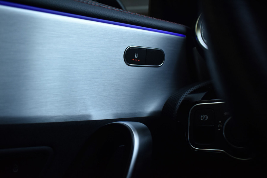 Mercedes-Benz CLA-Klasse 200 AMG Line | Panorama | Sfeerverlichting |  Widescreen Cockpit | Stoelverwarming |