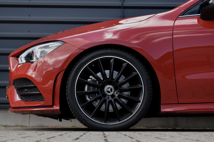 Mercedes-Benz CLA-Klasse 200 AMG Line | Panorama | Sfeerverlichting |  Widescreen Cockpit | Stoelverwarming |